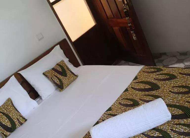 پانسیون Micaval Residential