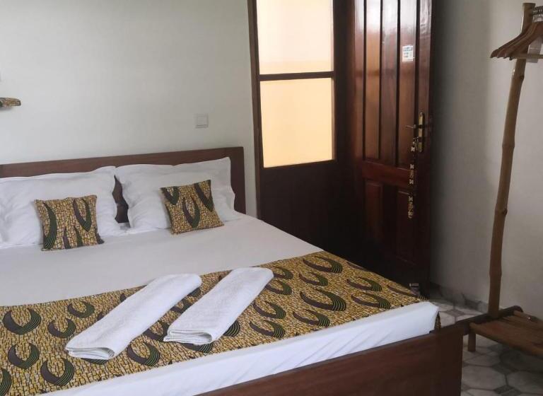 پانسیون Micaval Residential