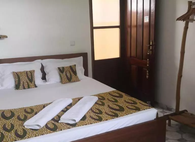 پانسیون Micaval Residential