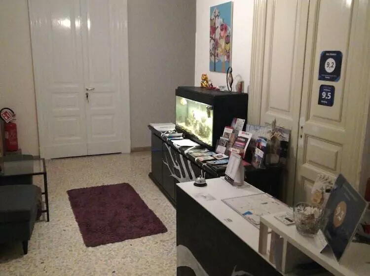 تختخواب و صبحانه Aloi Rooms