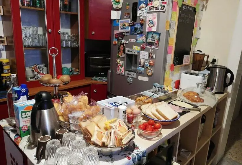 تختخواب و صبحانه Aloi Rooms