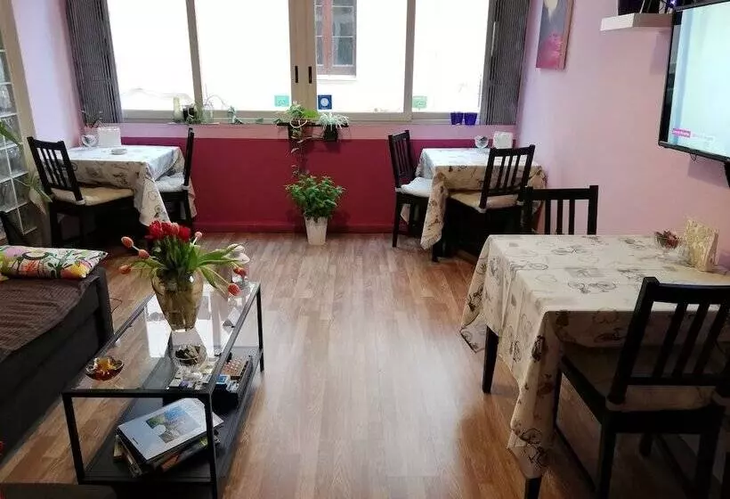 تختخواب و صبحانه Aloi Rooms