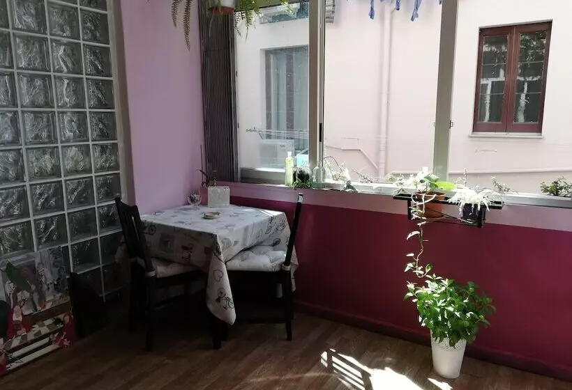 تختخواب و صبحانه Aloi Rooms