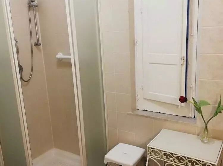 تختخواب و صبحانه Aloi Rooms