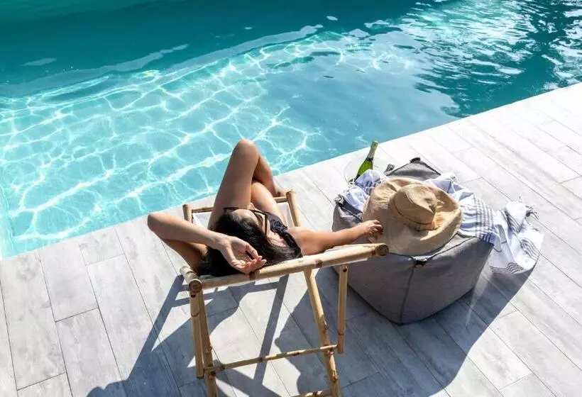 Damma Beachfront Luxury Villa