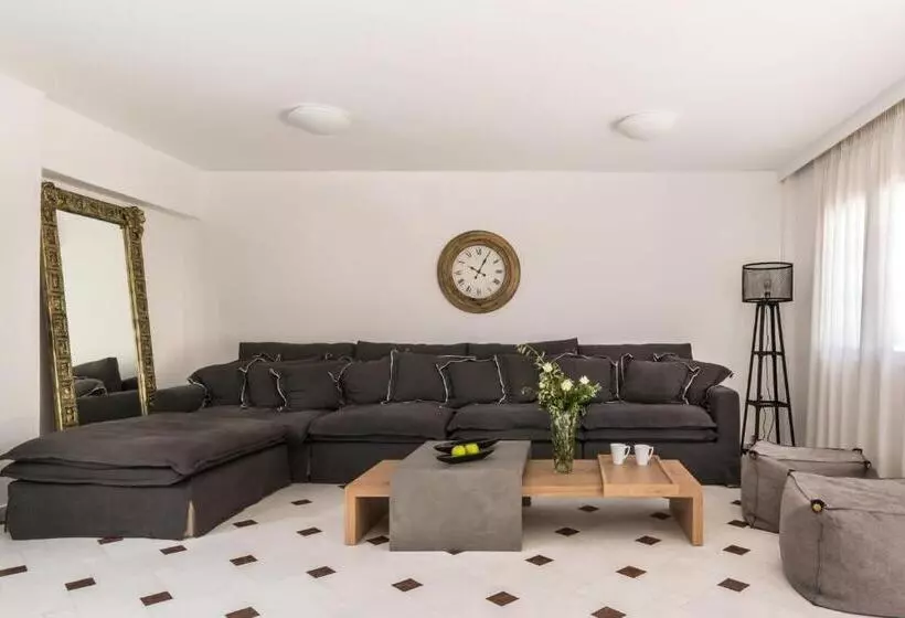 Damma Beachfront Luxury Villa