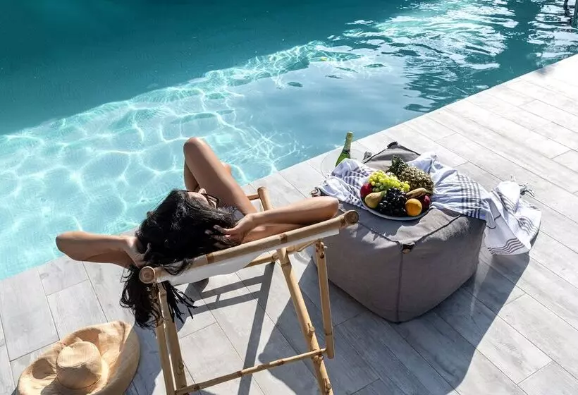 Damma Beachfront Luxury Villa