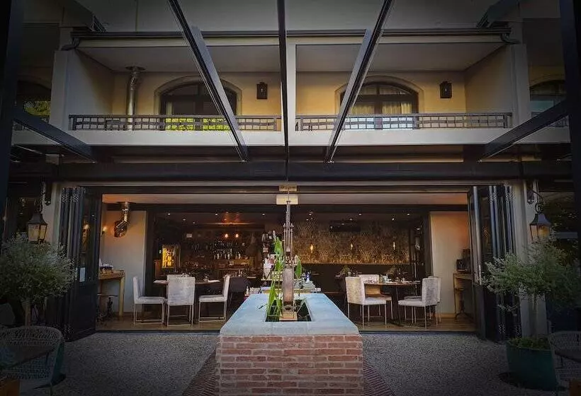 Hostelli Le Petit Manoir Boutique