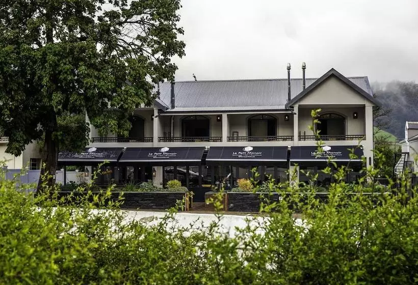 Hostelli Le Petit Manoir Boutique