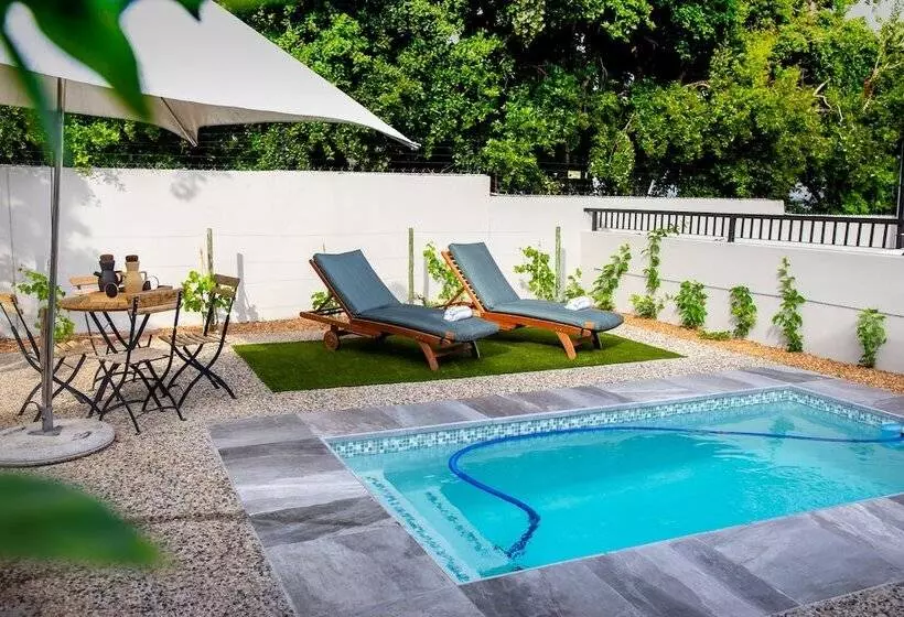 Hostelli Le Petit Manoir Boutique