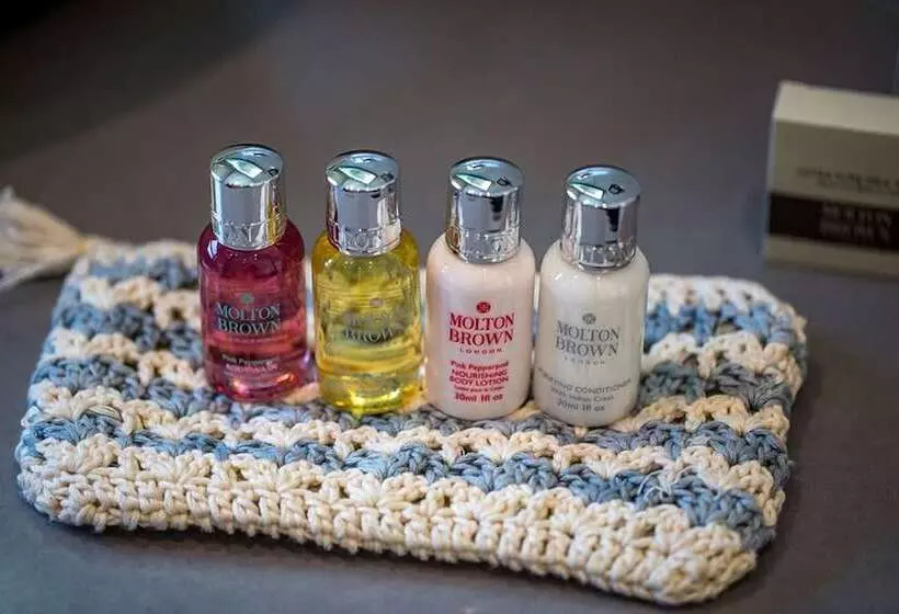 Hostelli Le Petit Manoir Boutique