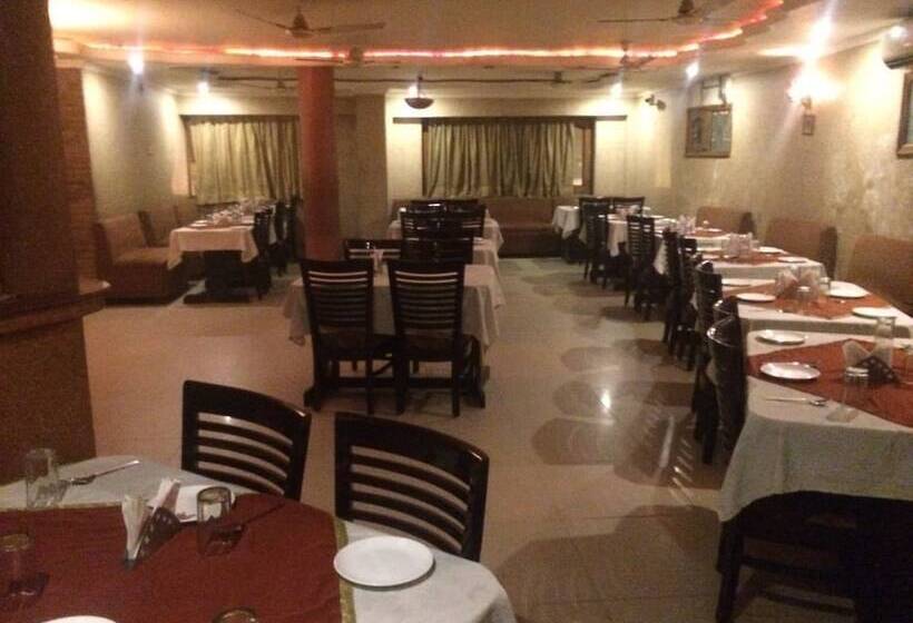 فندق Uttam Heritage