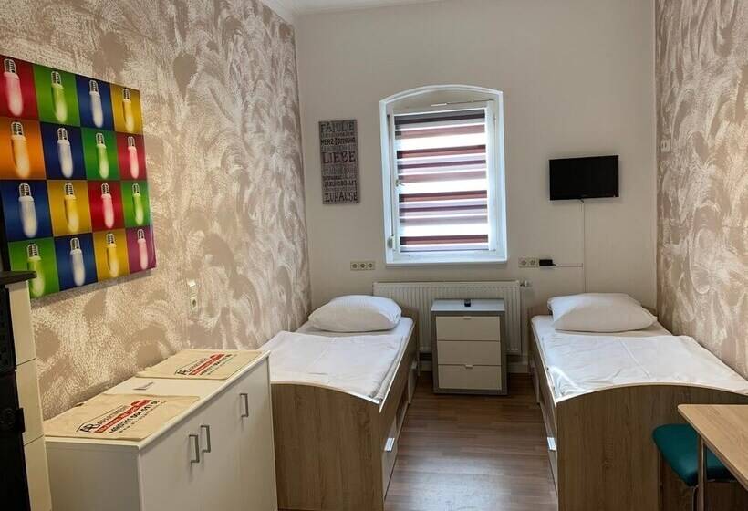 Monteurzimmer Kircheim Unter Teck   Hostel