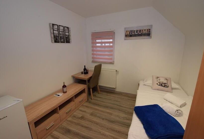 Monteurzimmer Kircheim Unter Teck   Hostel