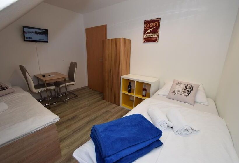 Monteurzimmer Kircheim Unter Teck   Hostel