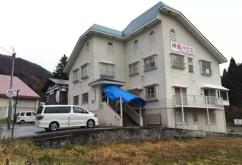ペンション Kagura House