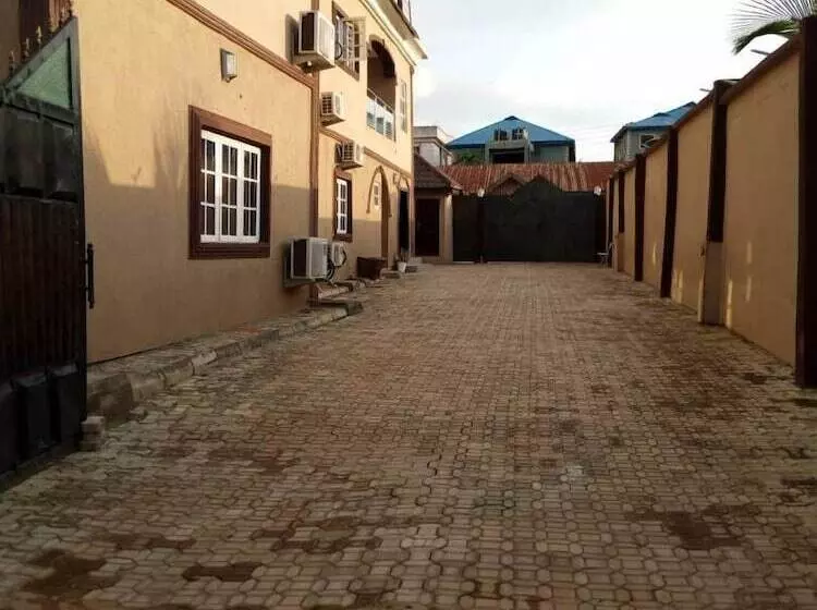 Dabotov Hotel And Suites