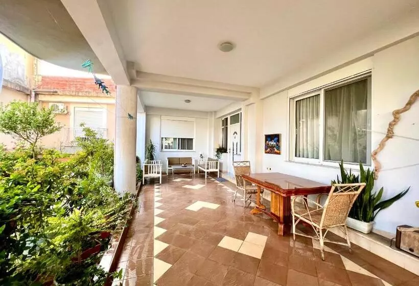 ホテル Vila Gjoni