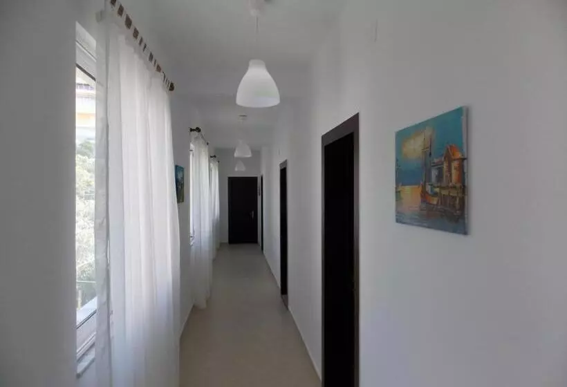 ホテル Vila Gjoni