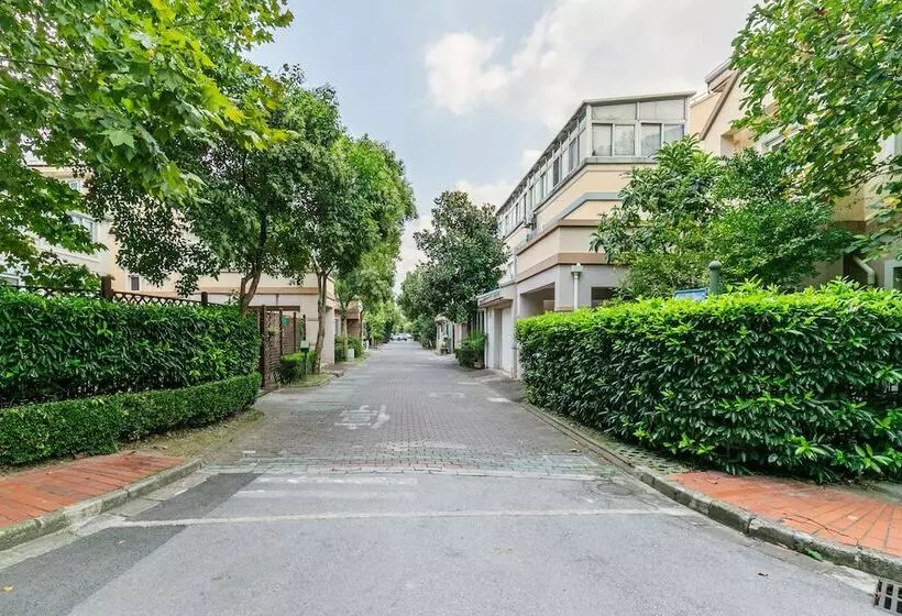 پانسیون Cambridge Villa With 5 Brs