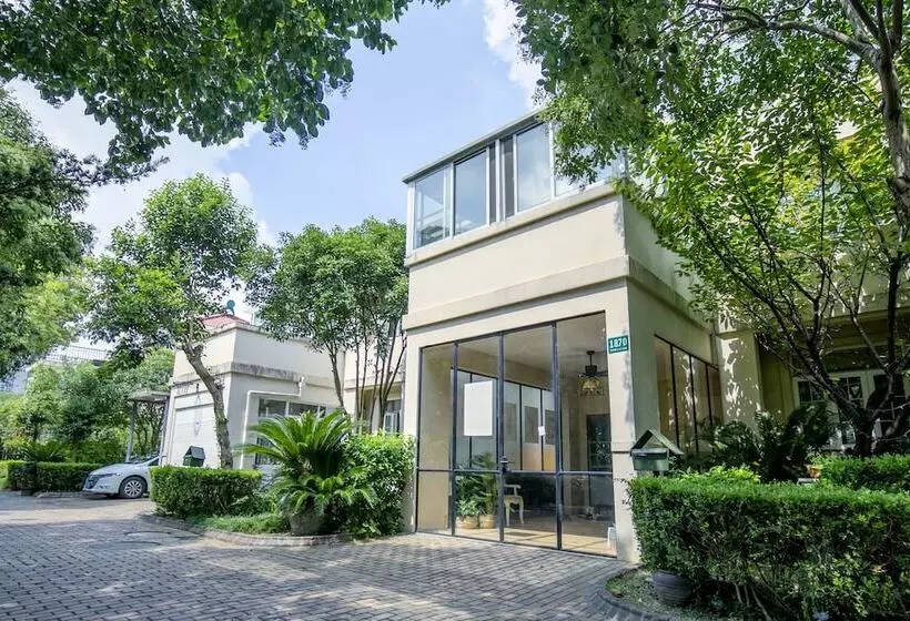 پانسیون Cambridge Villa With 5 Brs