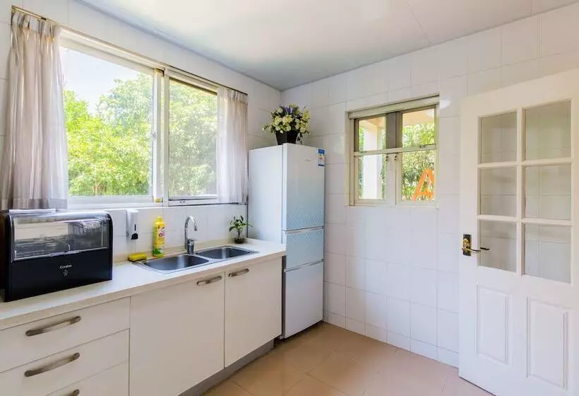 پانسیون Cambridge Villa With 5 Brs