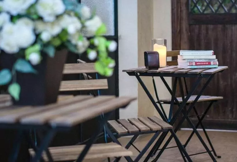 پانسیون Cambridge Villa With 5 Brs