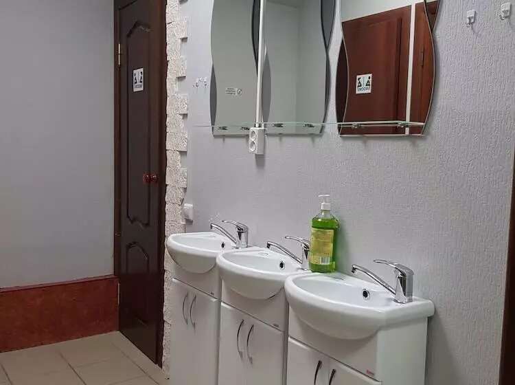 Hostel Well