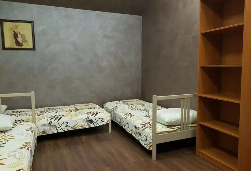 Hostel Well