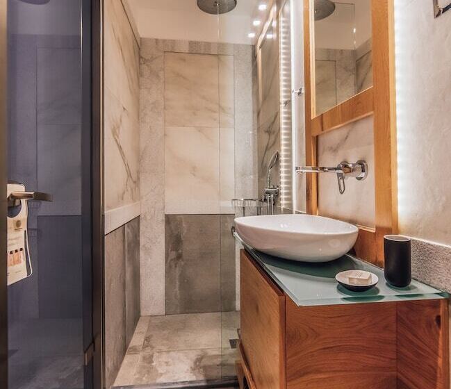 住所  Emgard Suites Kythnos