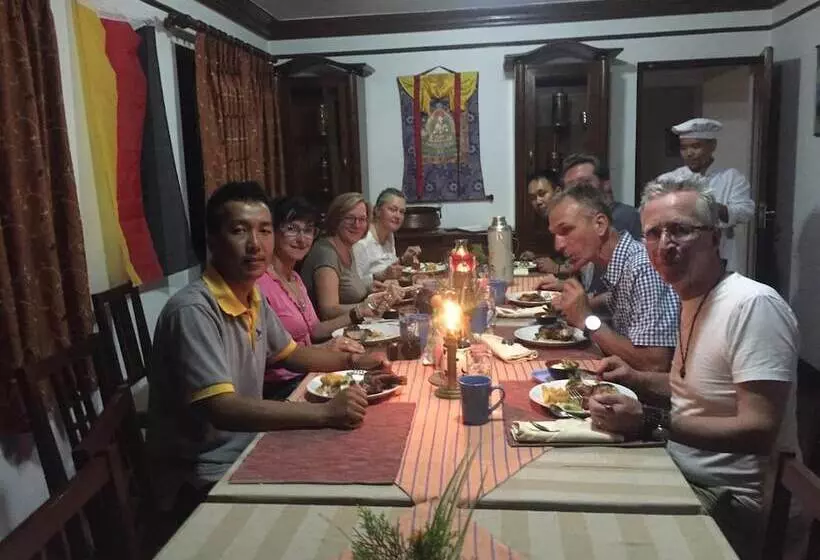 تختخواب و صبحانه Sherpa Home