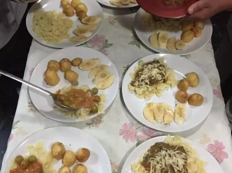 تختخواب و صبحانه Sherpa Home