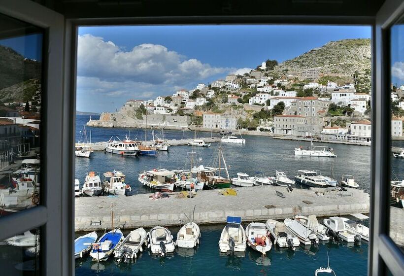 호텔 Douskos Port House