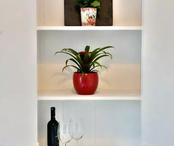 Hotelli Douskos Port House