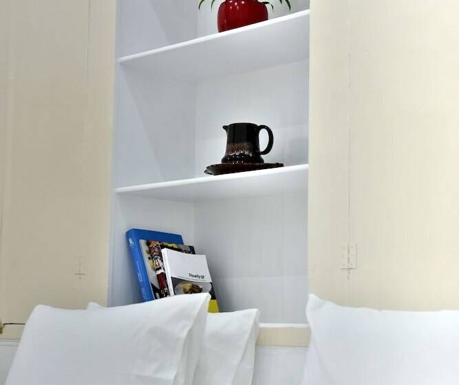 호텔 Douskos Port House