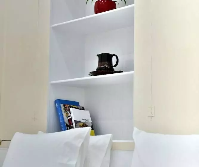 Hotelli Douskos Port House