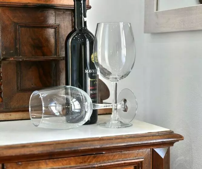 Hotelli Douskos Port House