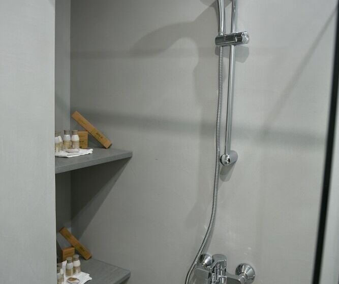 호텔 Douskos Port House