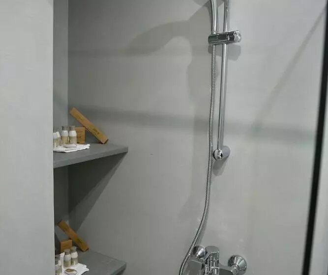 Hotelli Douskos Port House