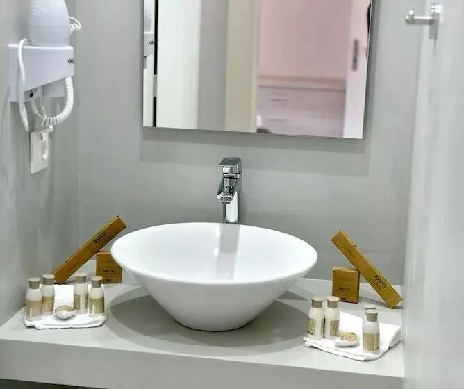 Hotelli Douskos Port House