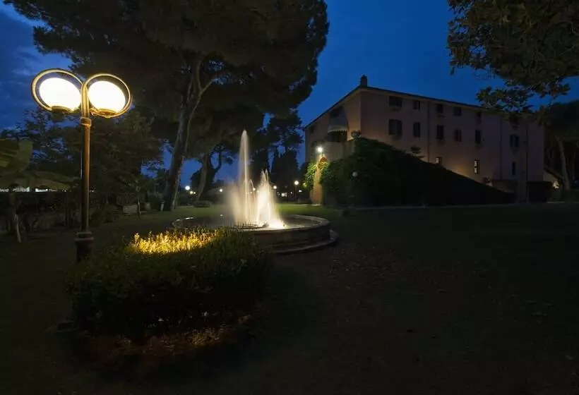 ホテル La Pineta Dei Liberti