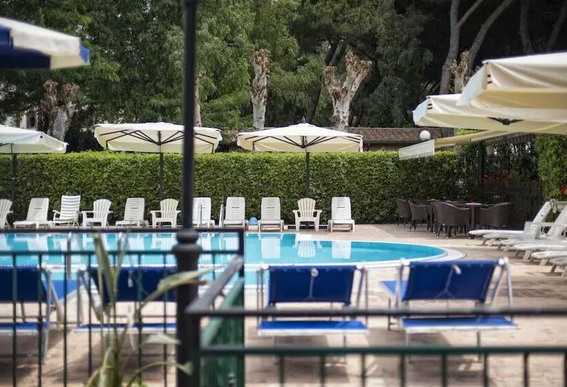 ホテル La Pineta Dei Liberti