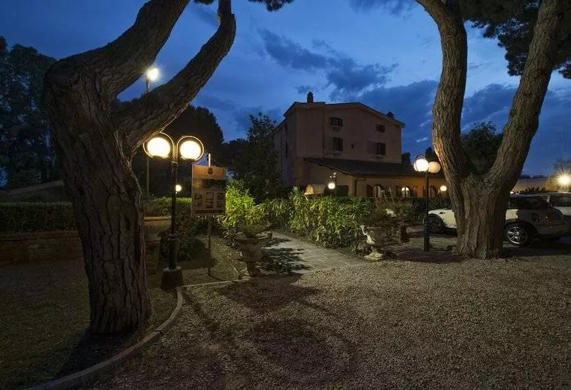 ホテル La Pineta Dei Liberti