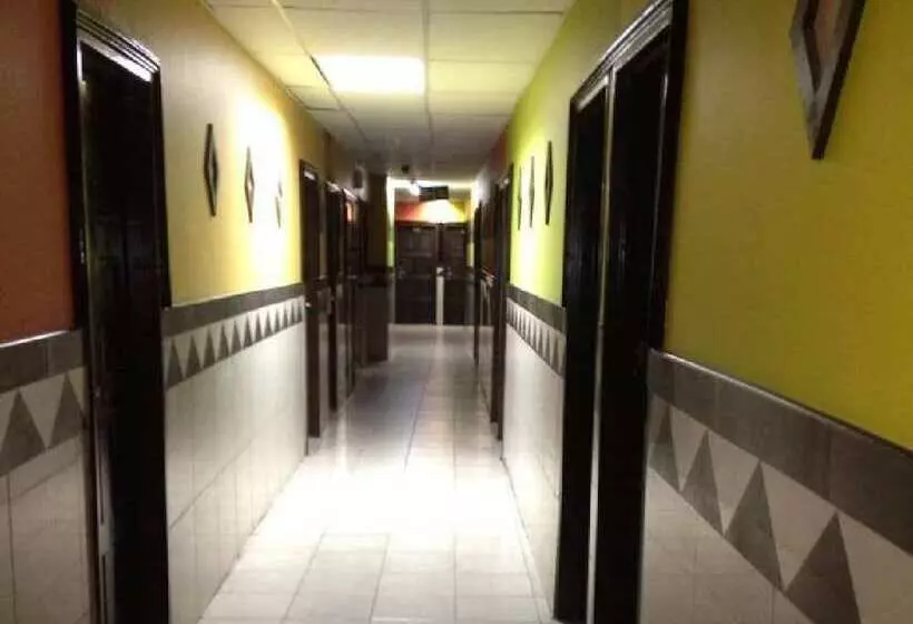 هتل Metro Lodge Beach