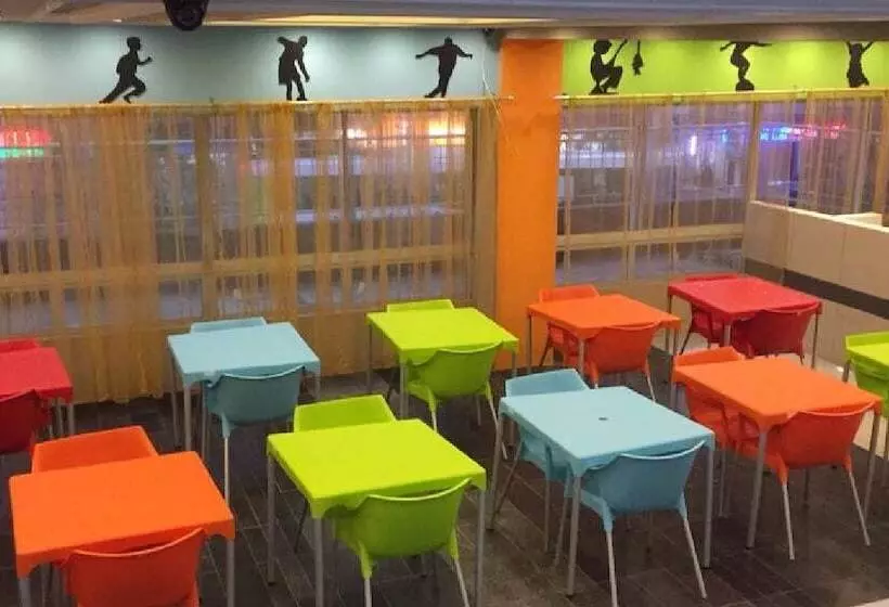 هتل Metro Lodge Beach