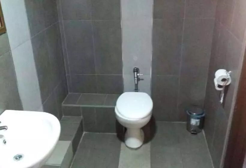 هتل Metro Lodge Beach