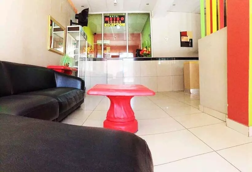 هتل Metro Lodge Beach