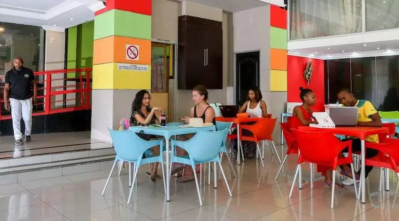 هتل Metro Lodge Beach