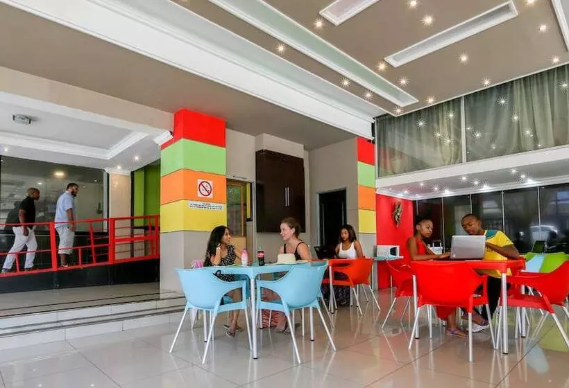 هتل Metro Lodge Beach