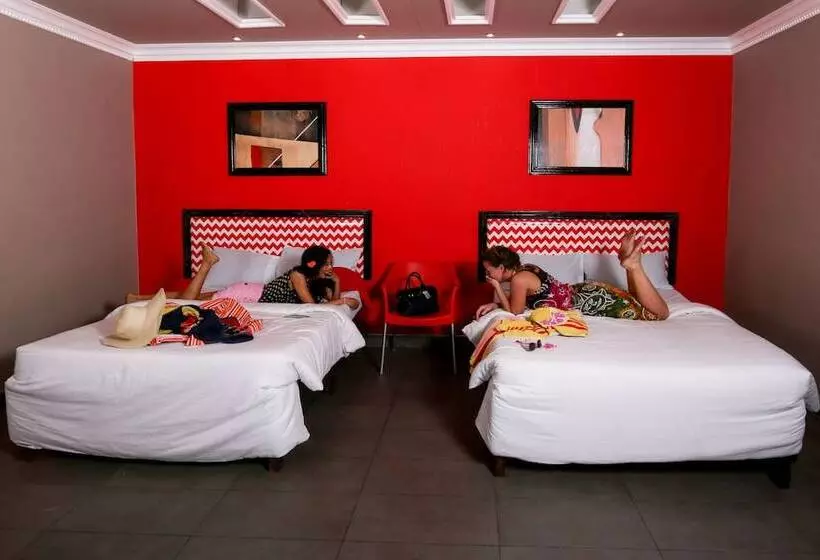 هتل Metro Lodge Beach